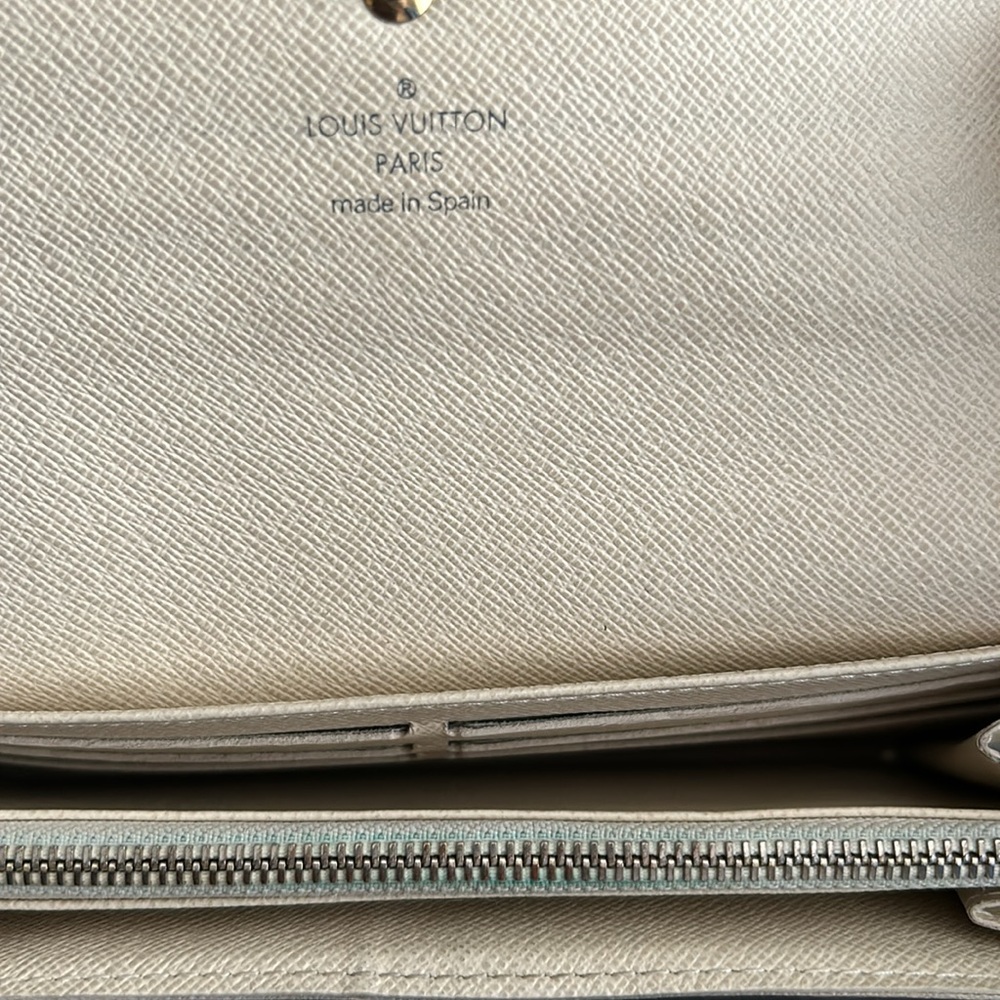 Louis Vuitton Damier Azur Sarah Wallet - Picture 13 of 13